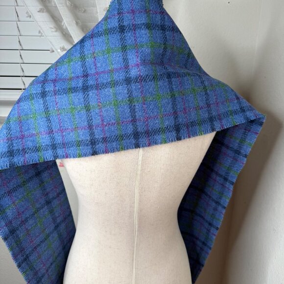 Harris Tweed Handwoven Blue Tartan Wool Scarf/Shawl  Warm Made in Outer Hebrides - Picture 2 of 6